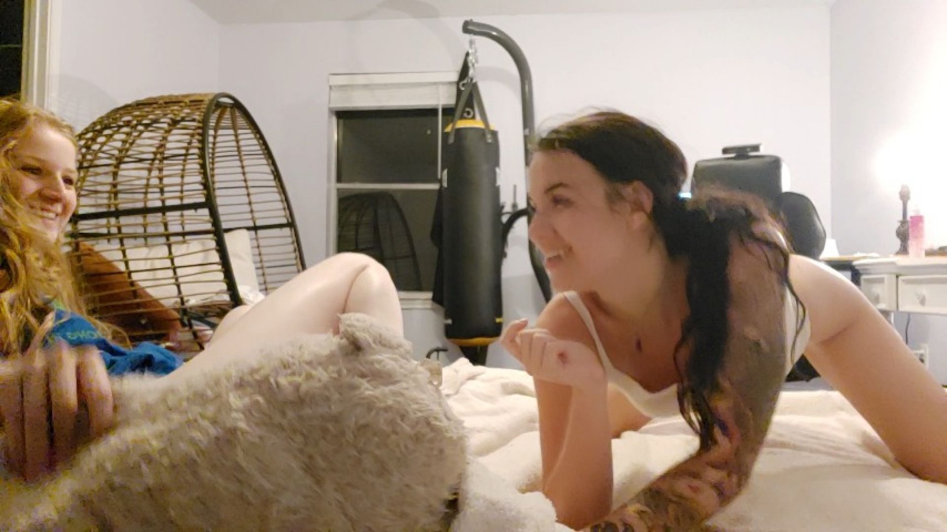 Bunnydathug:bunnynextdoor- girl/girl series- BND licking BDT