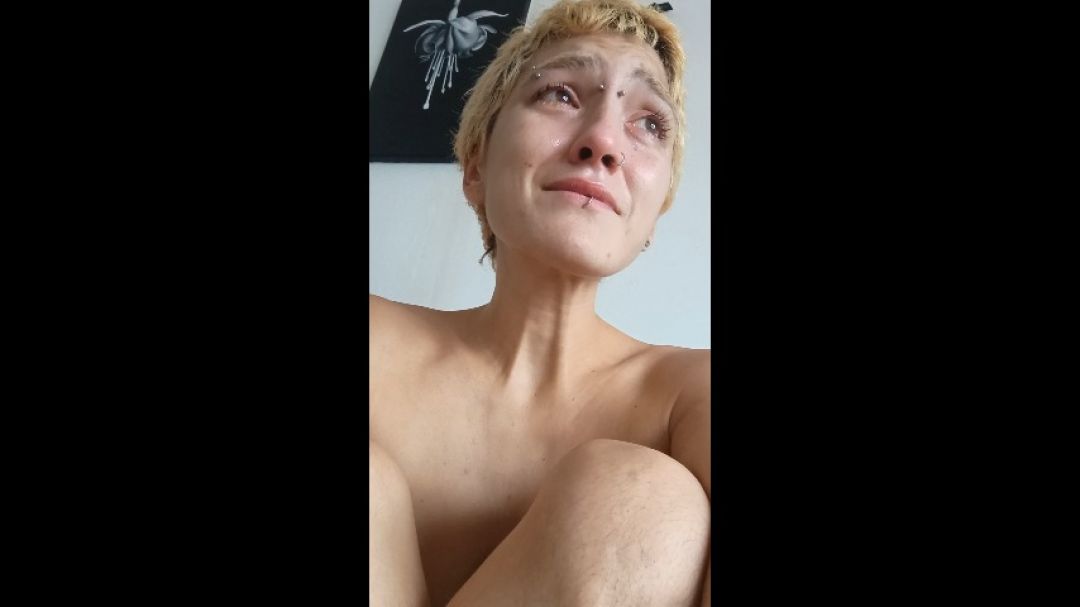 AkameQueen:crying