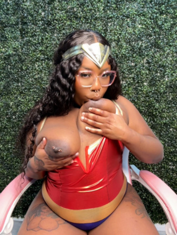 LaBlueSiren:Wonder Woman Sucking &amp;amp; Playing with Nipples