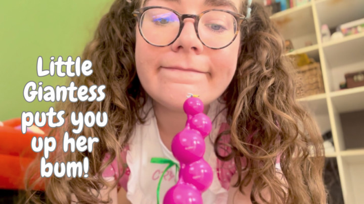 babycarriexx:Little Giantess wants to see if you'll fit up her bum