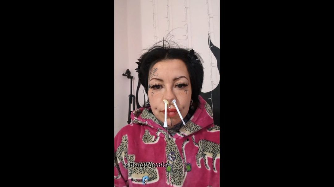 Thatgirljamiex:Alt girl waxes inside ears and nose