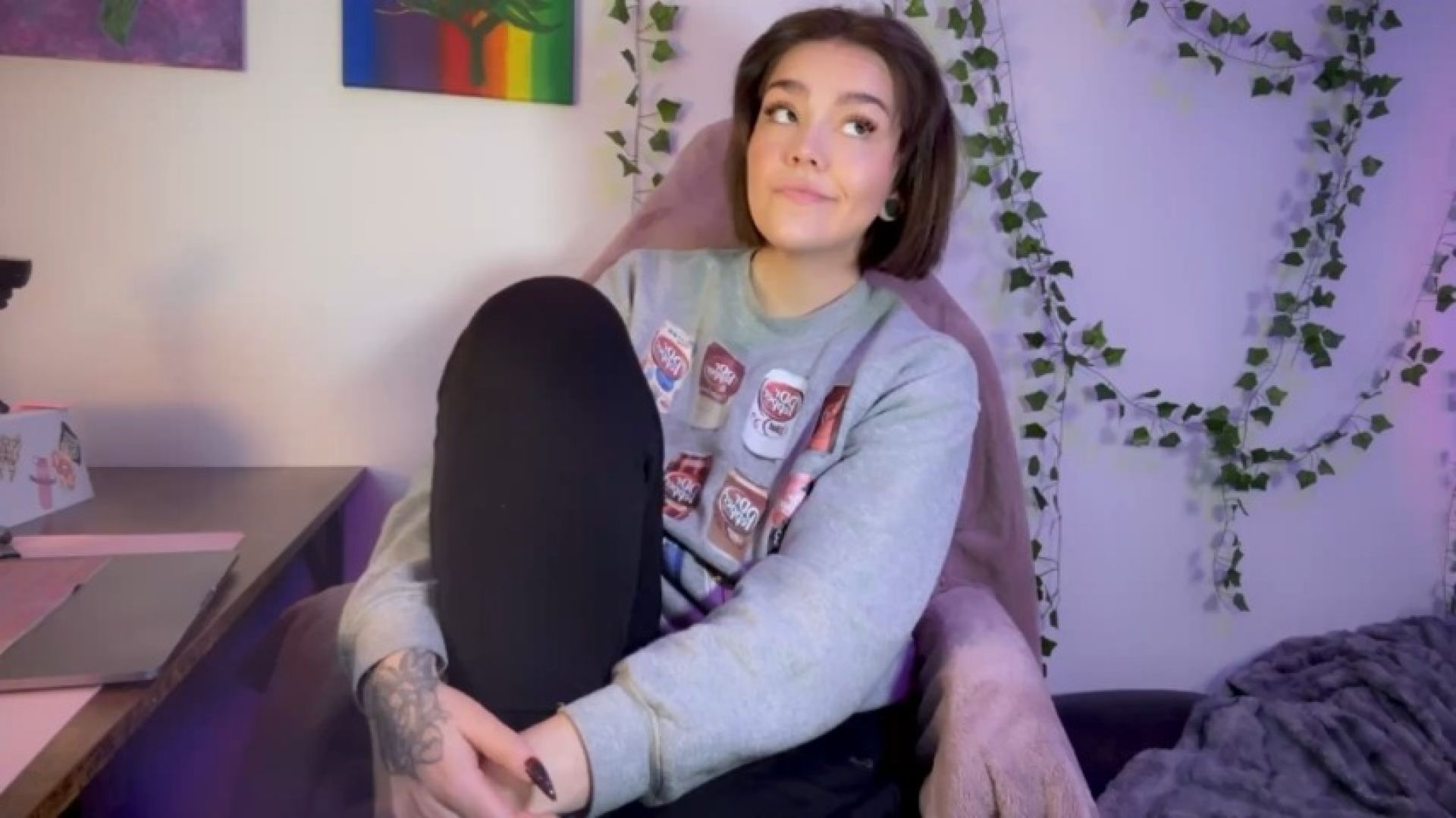 PunchyMama:BARLEY LEGAL SLUT ADMITS SHES IN LOVE W/ YOU