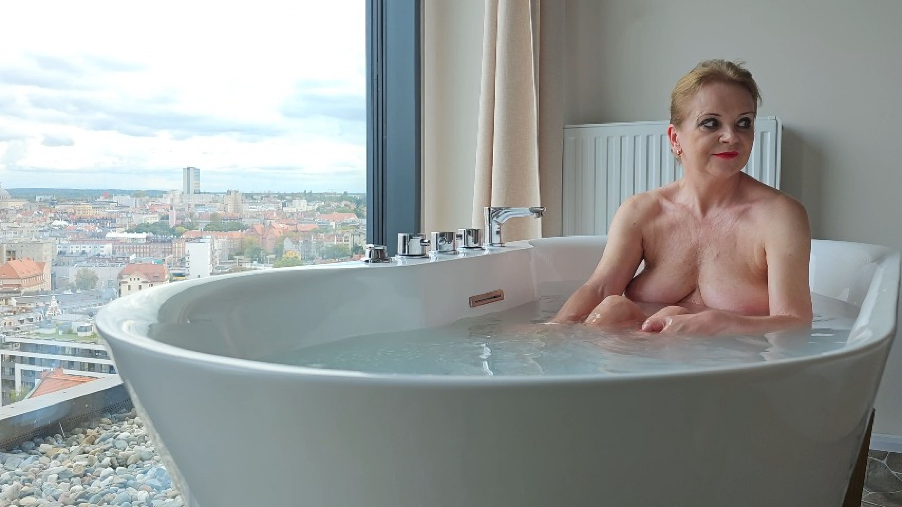 Misses_Jenny:Fun In The Bubble Bath - A Foretaste