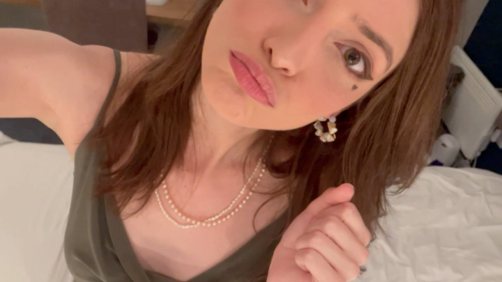 Caligoddess99:Giantess Influencer Swallows Tiny