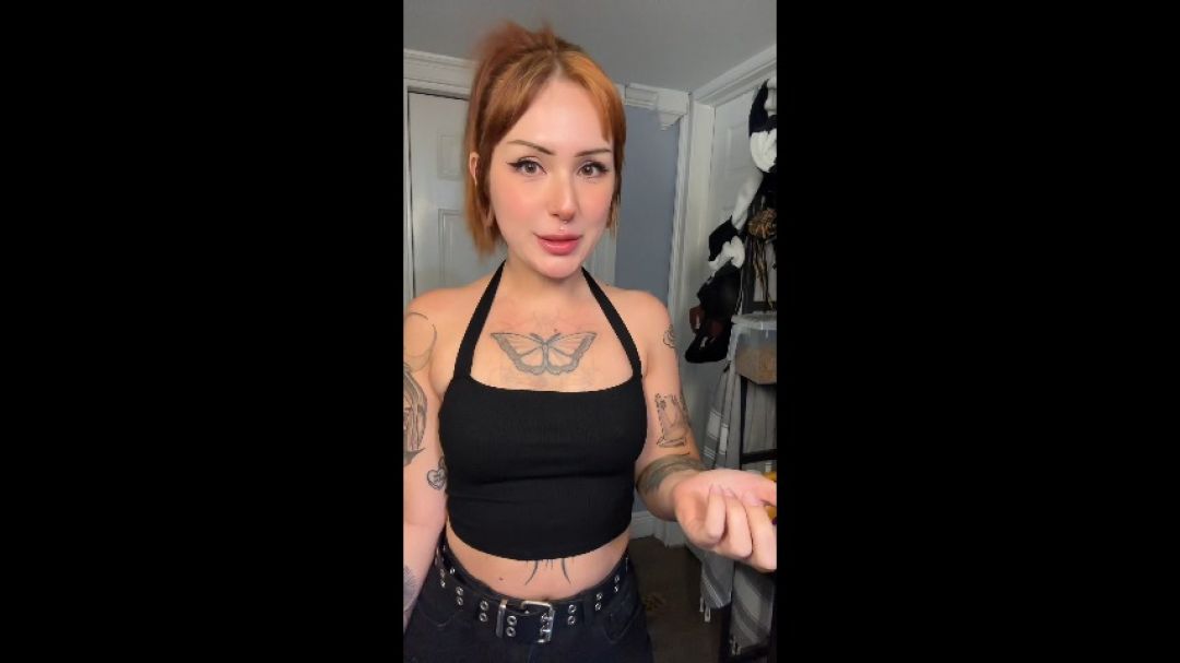 RianneKeene:Hot girl pissing