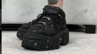 [261.44 MB] - Ballbusting in goth boots - SiobhanSux