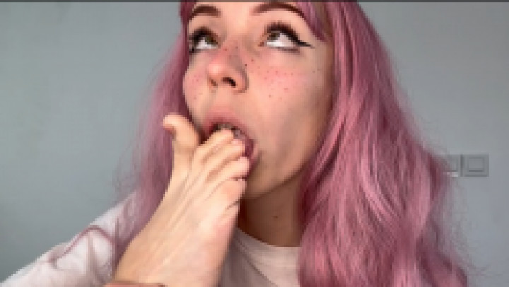 YourVioletta:Wanna taste my toes