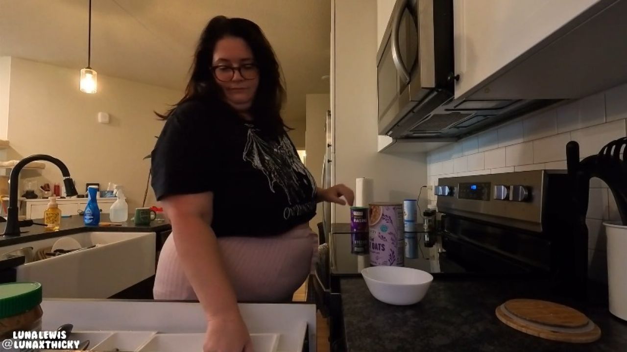 Lunaxthicky:Making &amp;amp; Eating Oatmeal in PJs