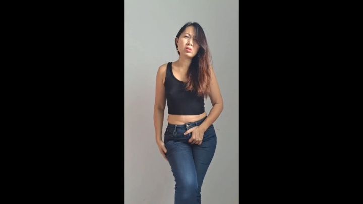 Peecherrythai - Severe long desperate jeans/pants wetting - ManyVids