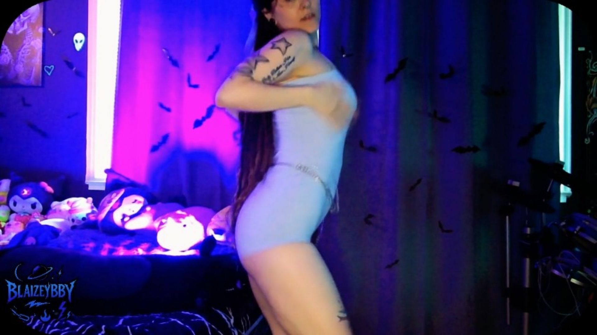 BlaizeyBBy:Blue Vibes, Big Twerks