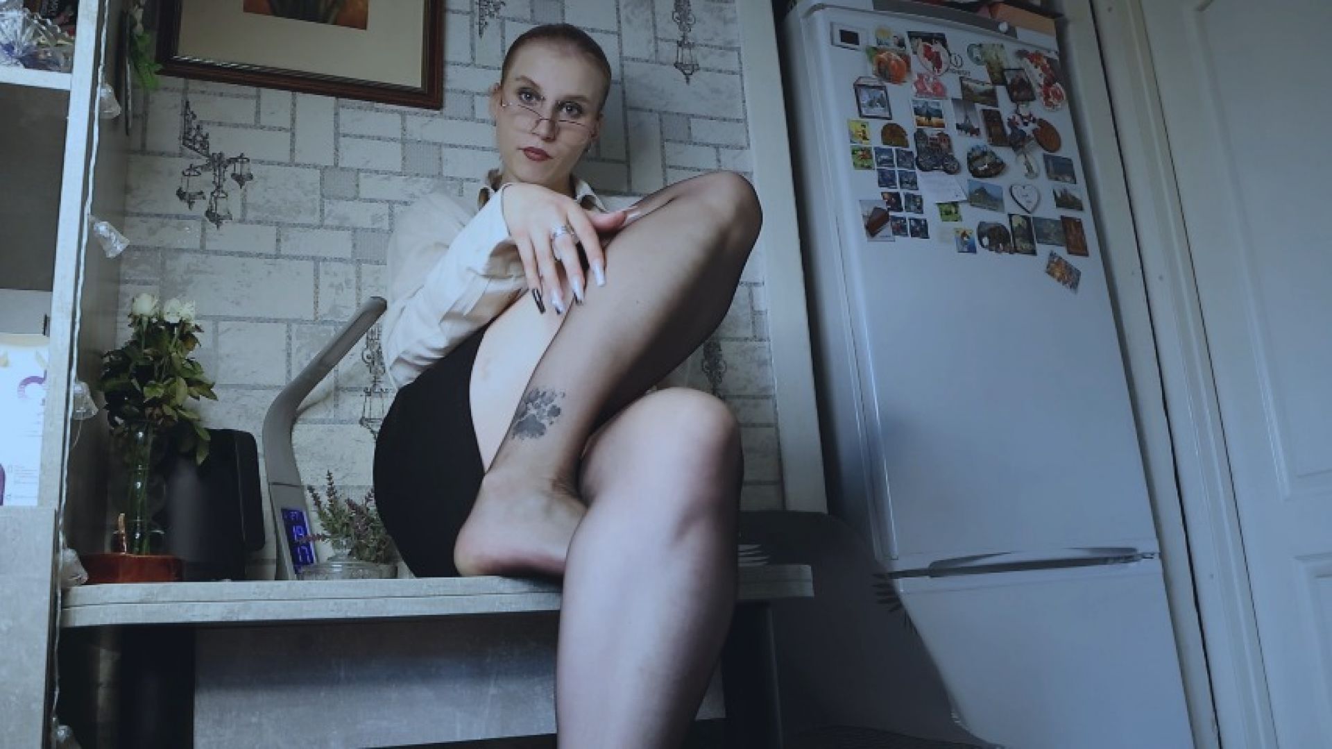 MertyXXX:Secretary eats ashes and enjoys it