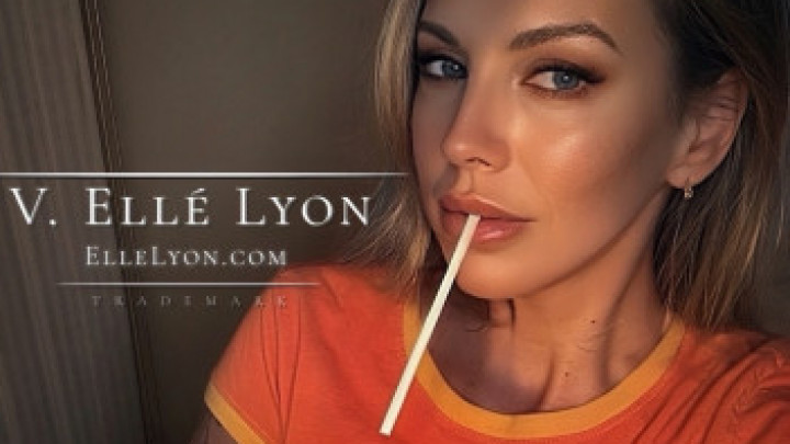 Elle Lyon:Elle Lyon is Finger Licking Delicious