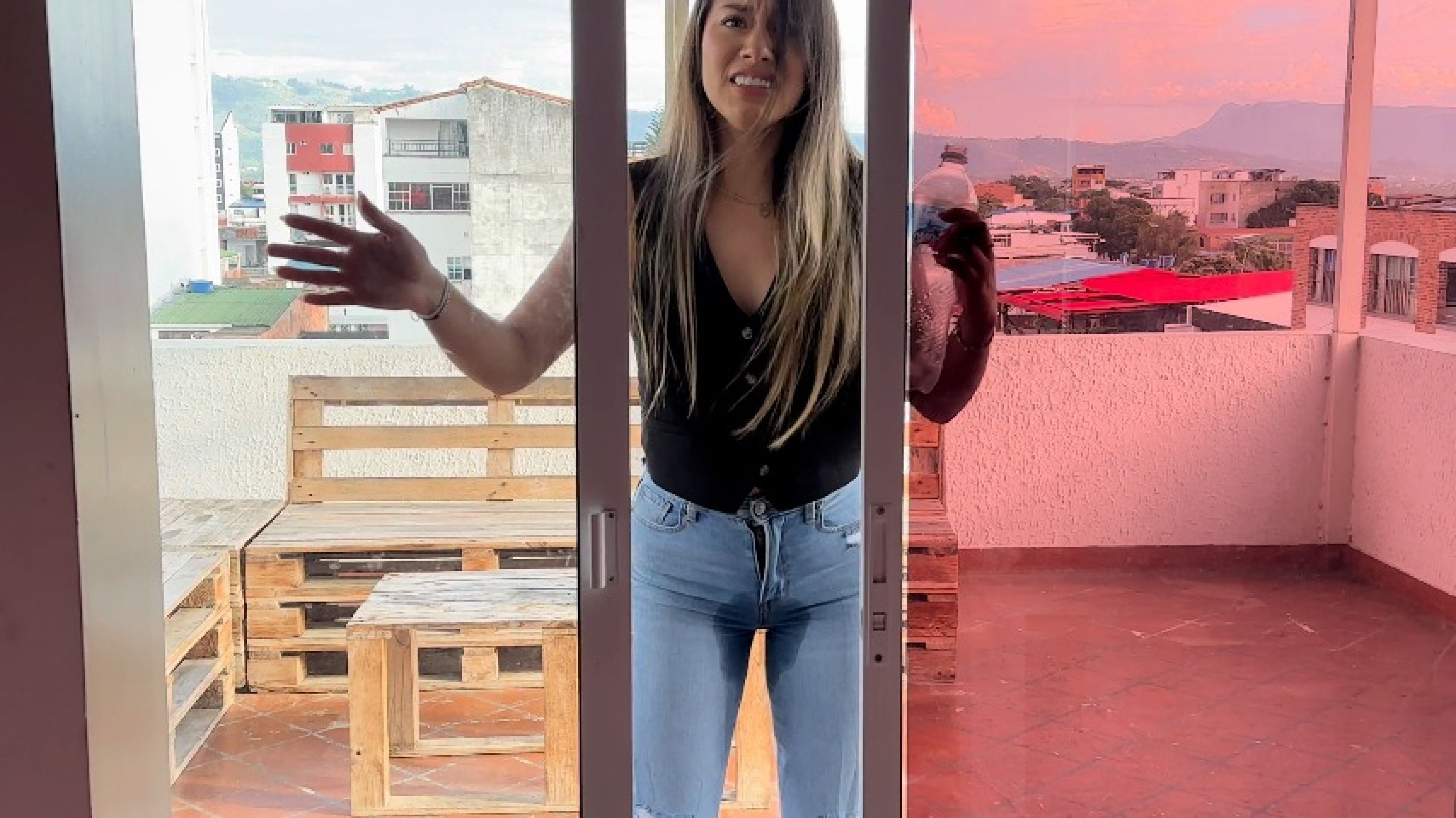 CrazyLatians:Silly blonde gets locked on the balcony