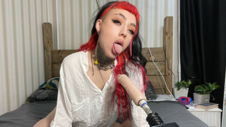 Chilibombochka:Blowjob on a sex machine