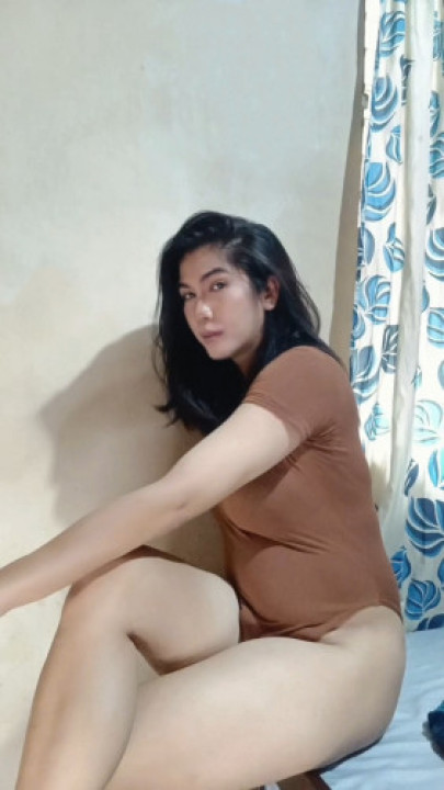 yumiko11:Lady boy bulge