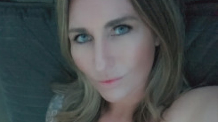 KatieKampbell:Blonde MILF cums with vibrator