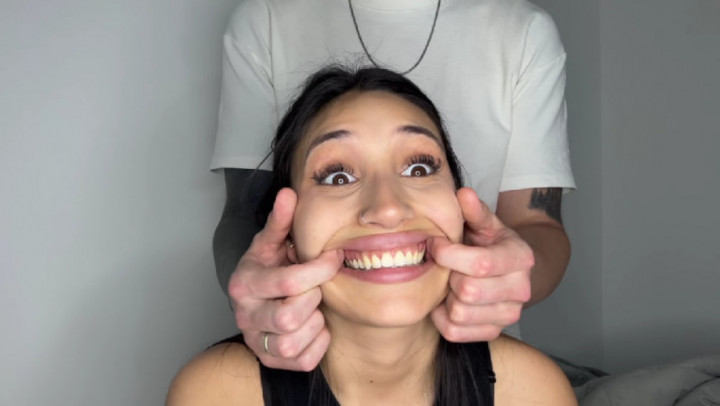 Imbabylexie:My roommate manipulates my face by pulling on my cheeks