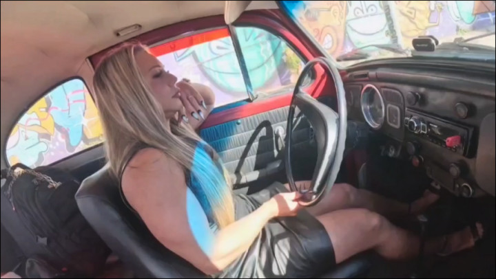 feetlady00:MUSCLE BLONDE PEDAL TEASE