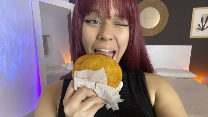VioletPaket:Messy eating fetish
