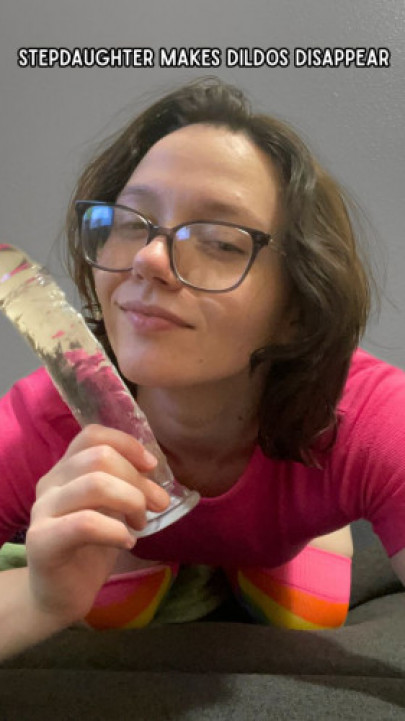 Shells XO:Stepdaughter's Pink Pussy Makes Dildos Disappear