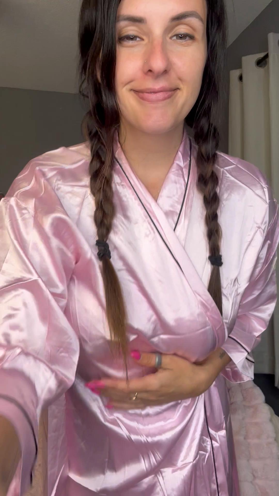 barefootmamamn:Silk robe fun