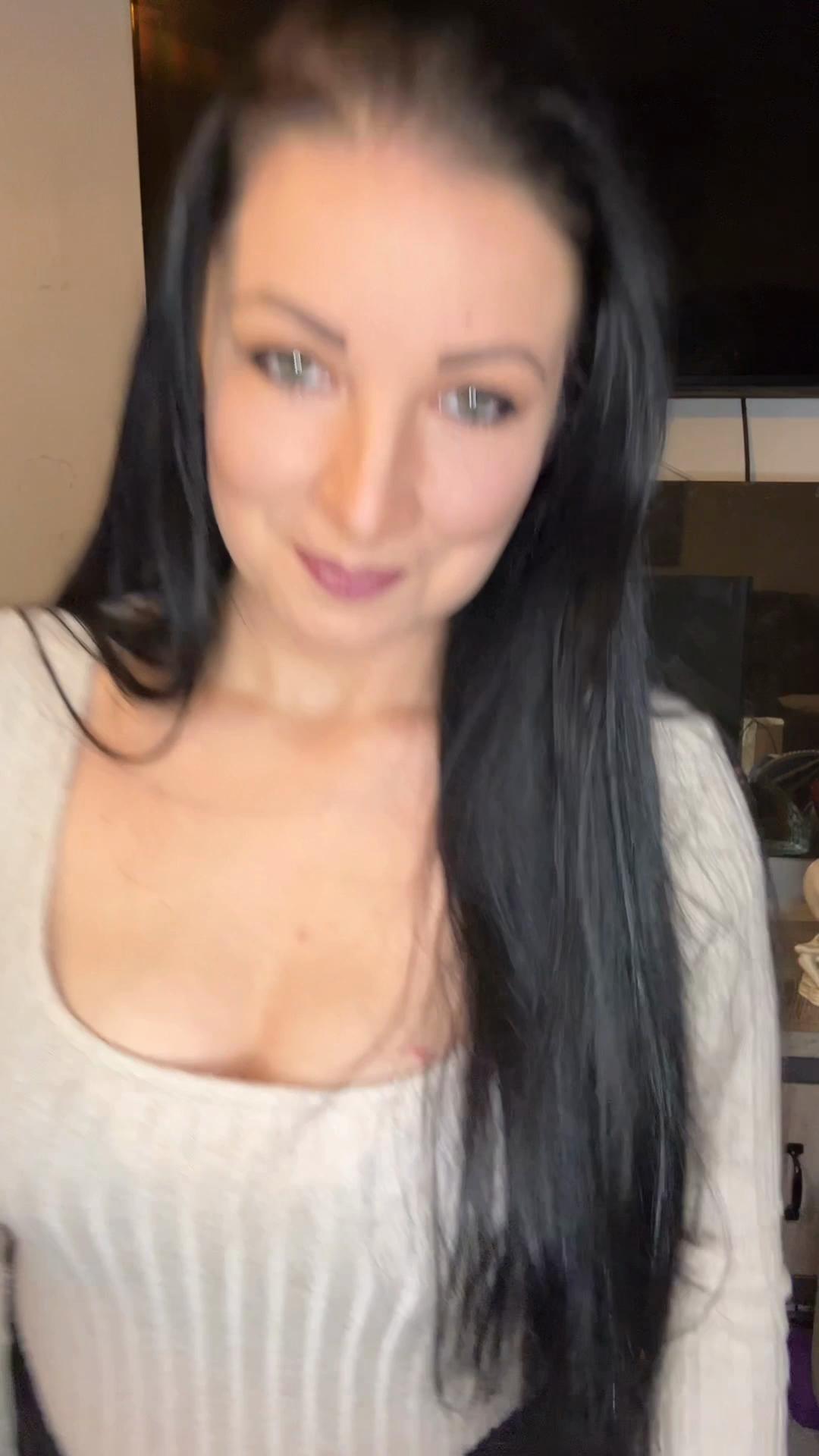 Kirstyfarts:Do my PVC leggings distract you more than my farts