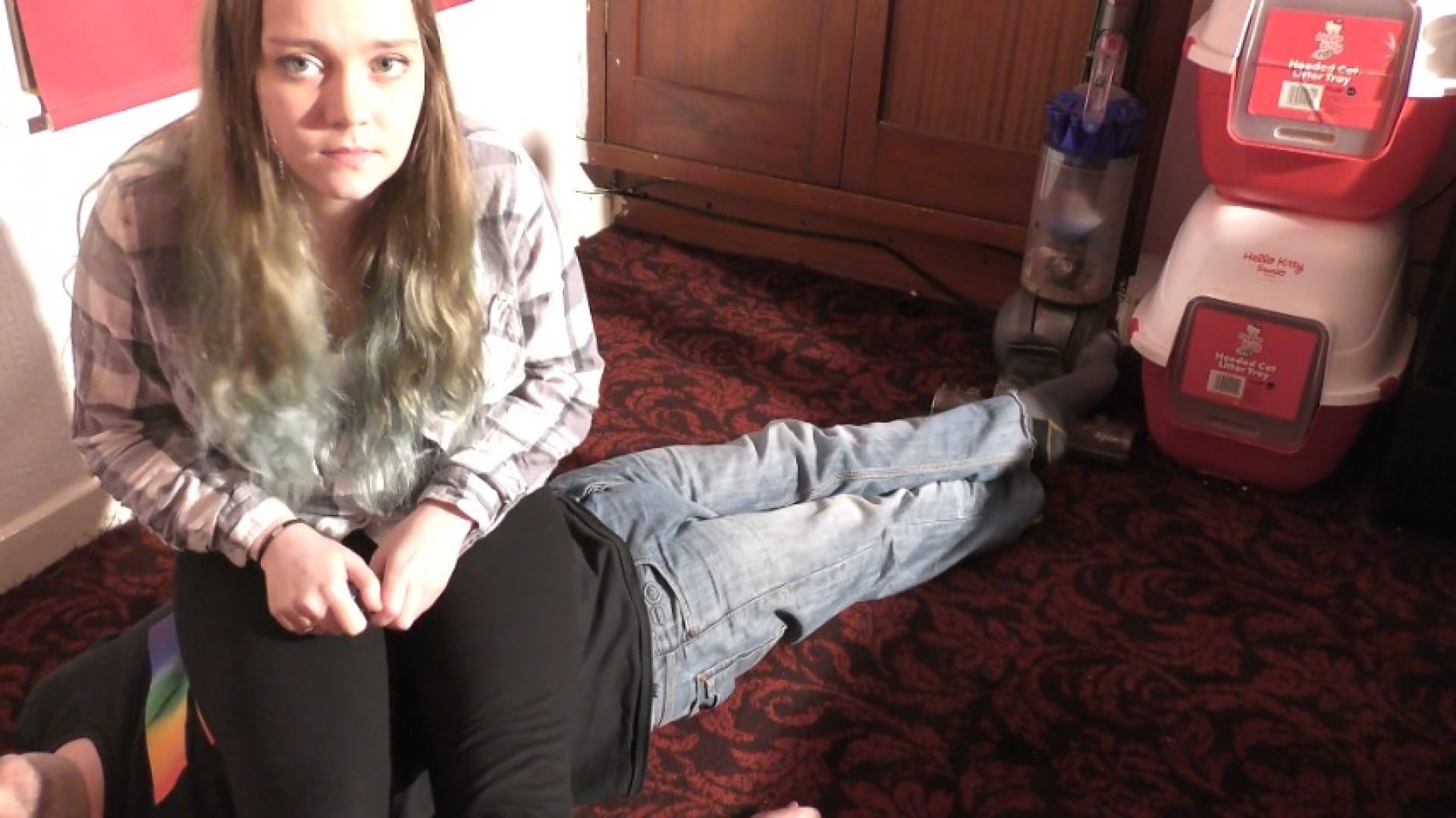 Amy Squirrel:Sophie Sits On Her Slave &amp;amp; Paints Her Fingernails