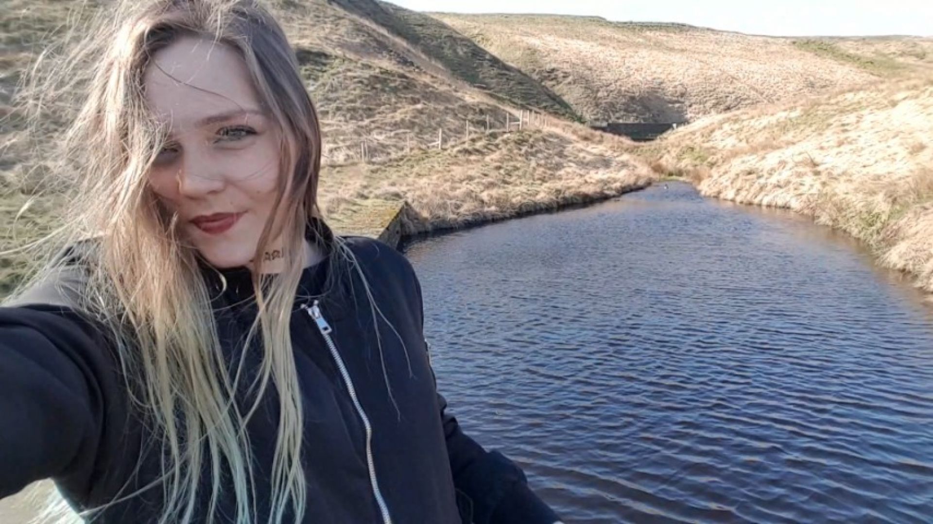 Amy Squirrel:Sophie's Selfie Head Trampling Outdoors On Concrete