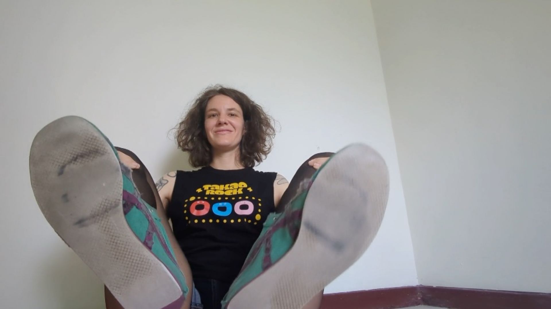 DreamCrusherGiantess:Shoe removal and sole licking