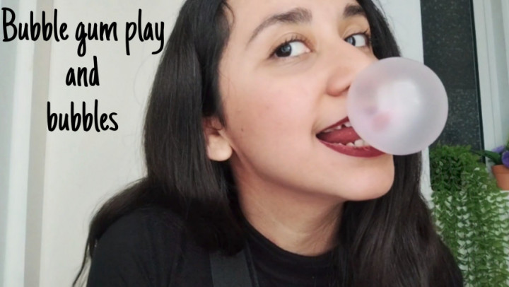 CandyGiirl:Bubble gum play and big bubbles