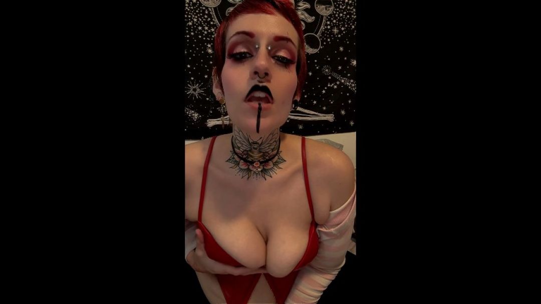 BloatedBellyBabe:Dommy mummy wants you to feed her