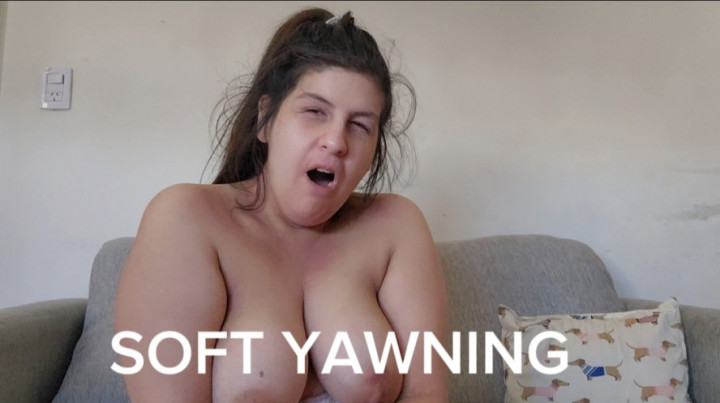 abigaillatina:Big Yawns on the Couch
