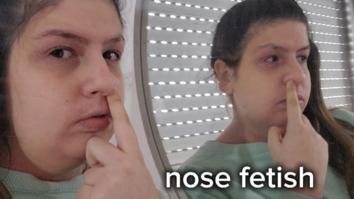 abigaillatina:Picking My Nose While Looking in the Mirror