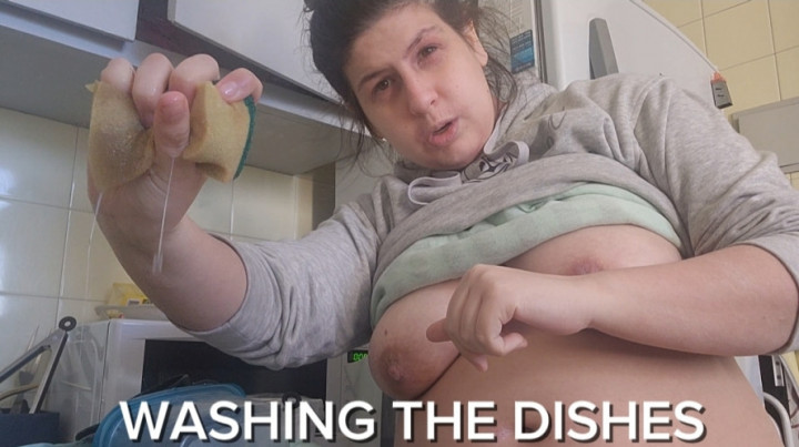 abigaillatina:Busty Girl Washing Dishes in Tight Top with Sponge