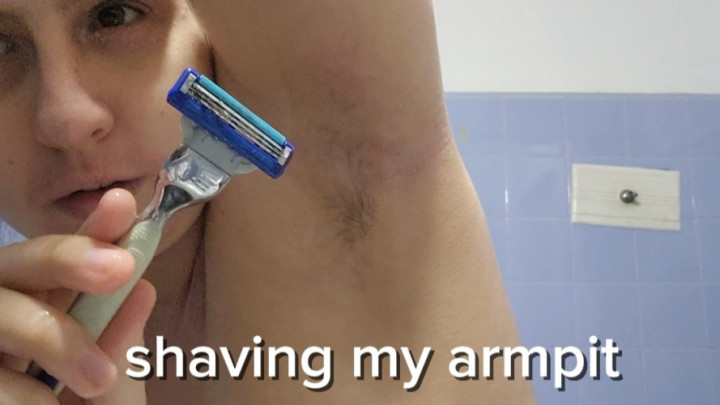 abigaillatina:Shaving my armpits up close