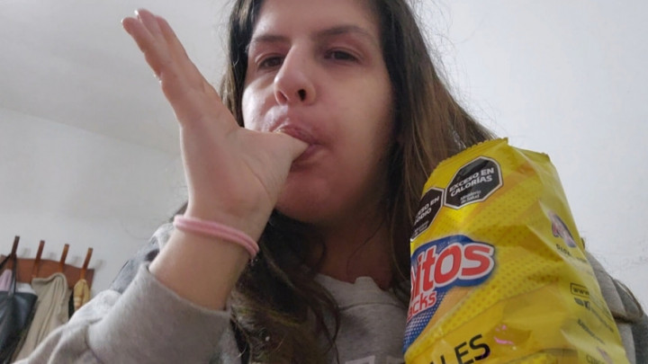 abigaillatina:Finger Sucking After Salty Snacks