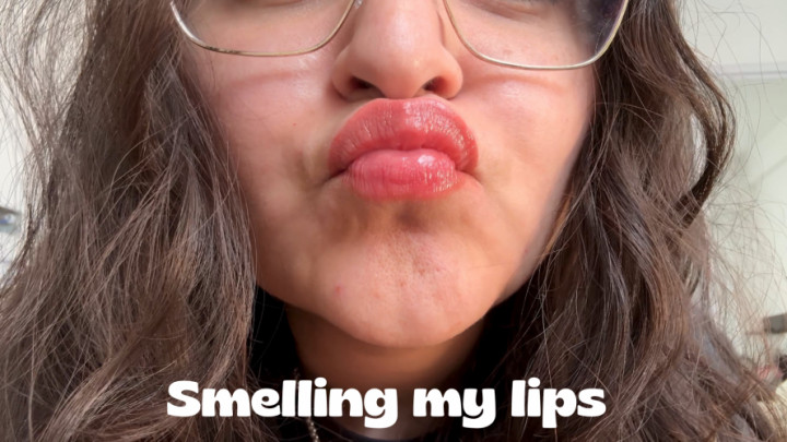 Lizzsweet6:Smelling my lips