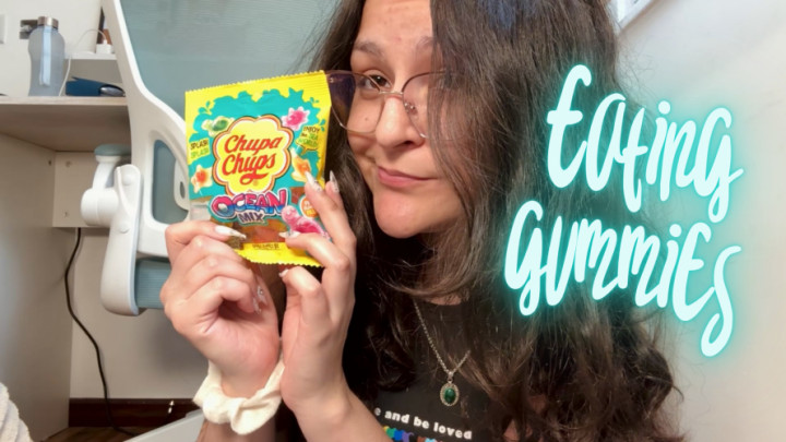 Lizzsweet6:Eating korean gummies