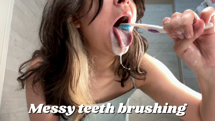Lizzsweet6:Messy teeth brushing