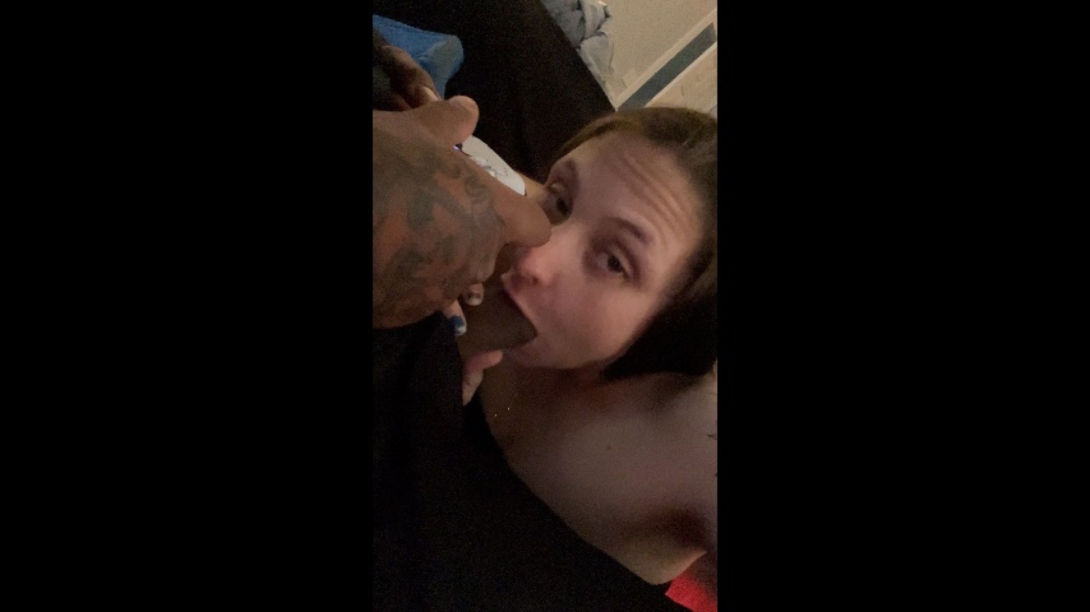 LuluLemons00:Sucking his dick while he games