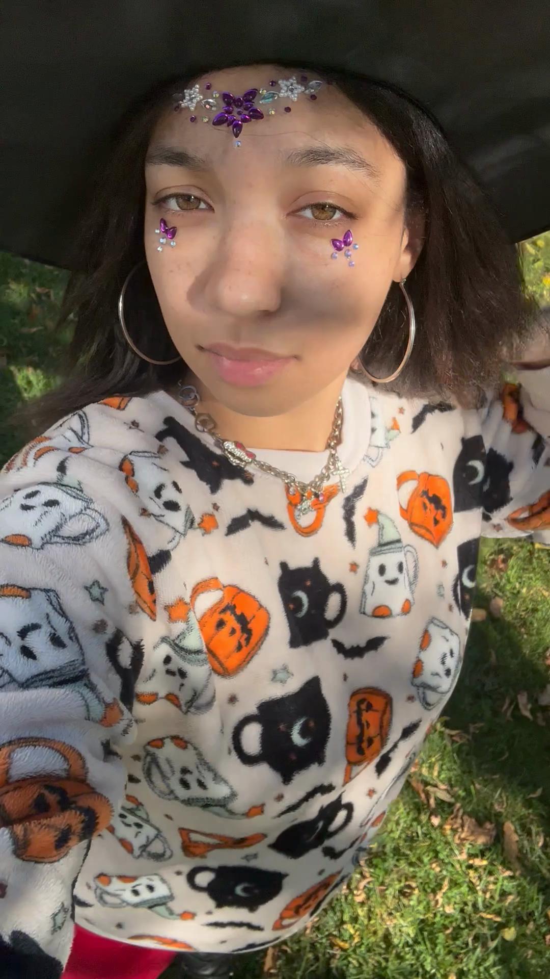 Luckyy777:Mystical Witch Full Of Postive Vibes And Good Energy