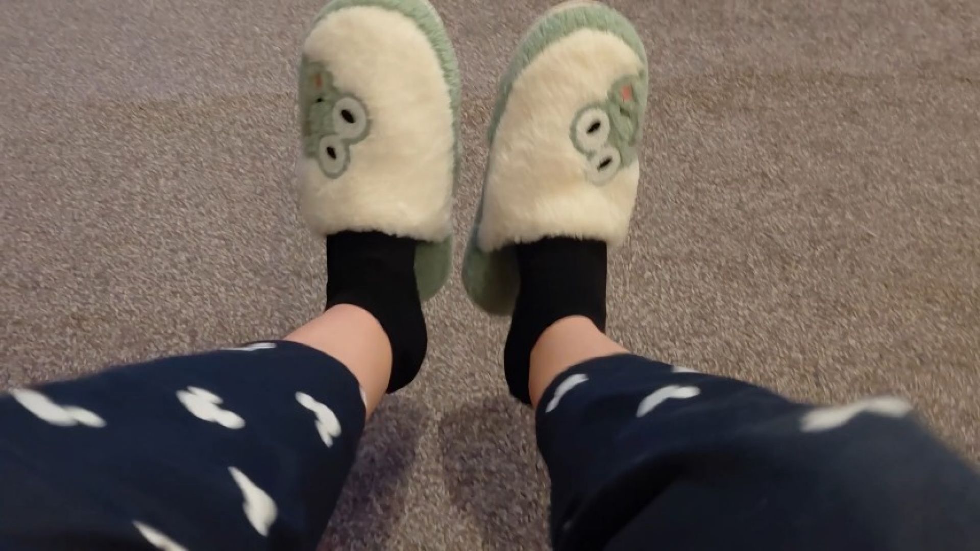 Angelofdesire Feet leaks: Frog Slippers Dangling Part 1