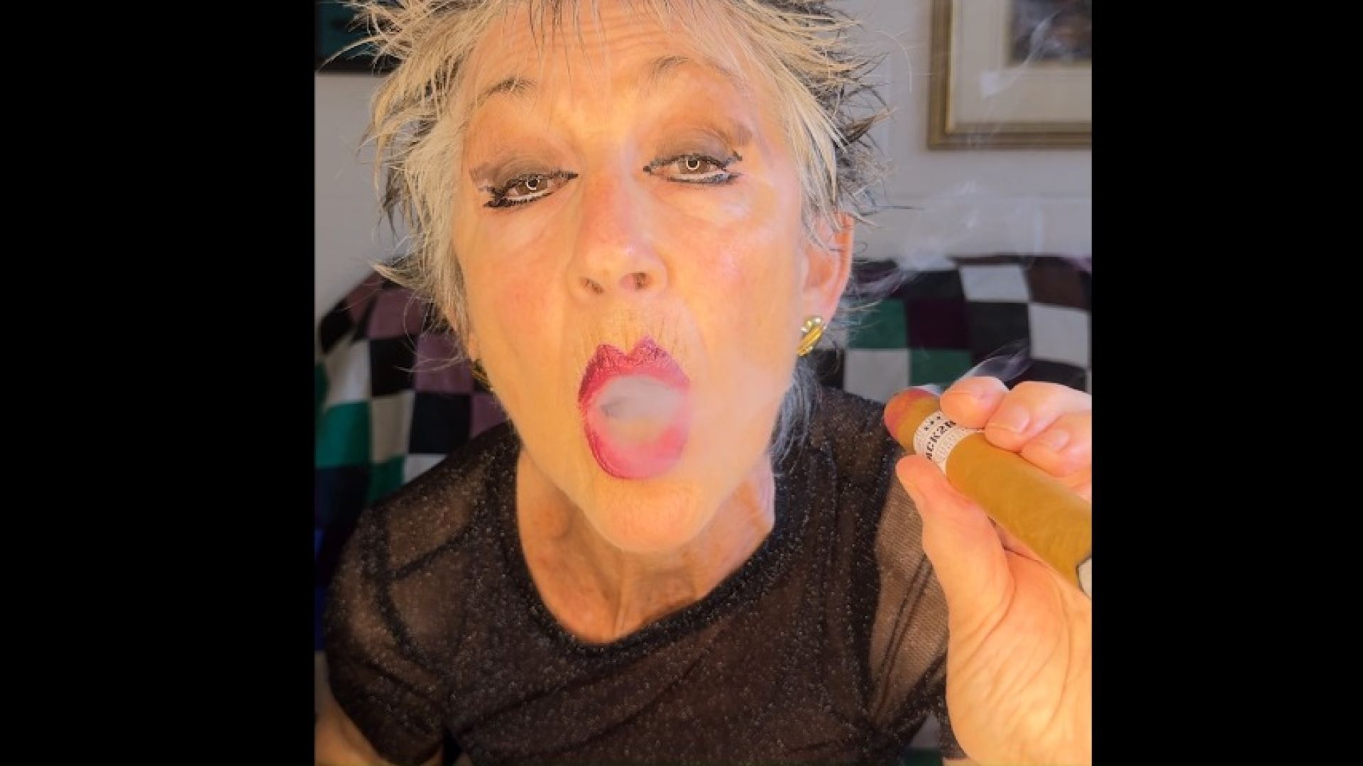 FromThisNight:A gentleman gave me specific instruction on this cigar video
