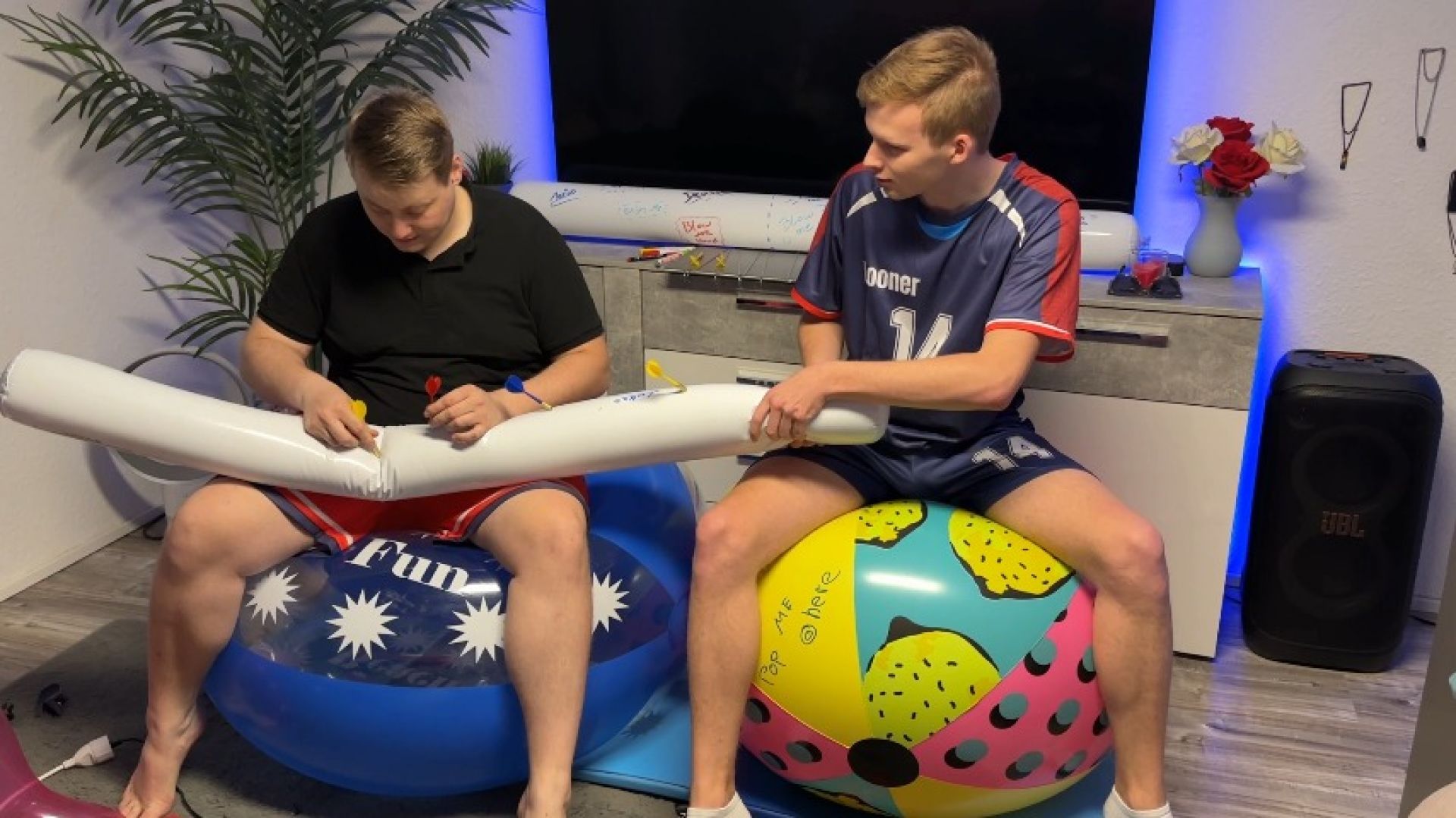 DeussenLukas:BeachBall fun with Big Balloons