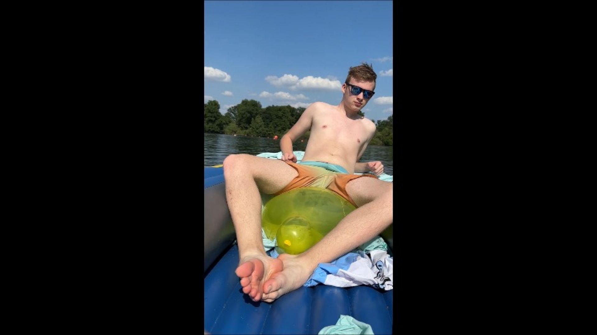DeussenLukas:Day 1 on See with Inflatbale Ball and Balloons