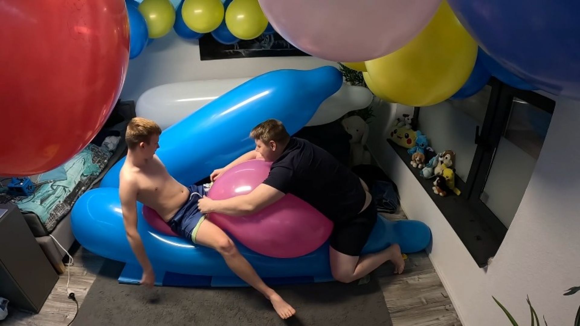 DeussenLukas:Popping Very Big Balloons