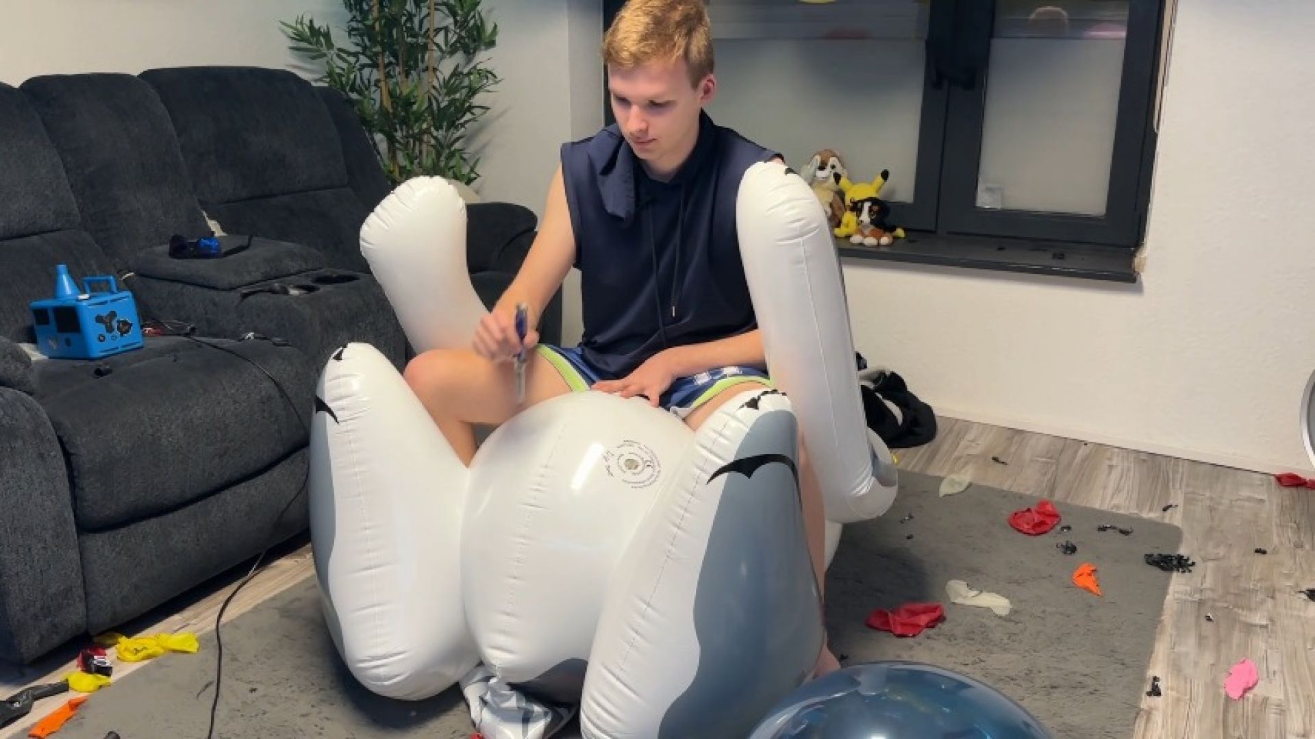 DeussenLukas:Infatable and M) Balloons is the Best for popping