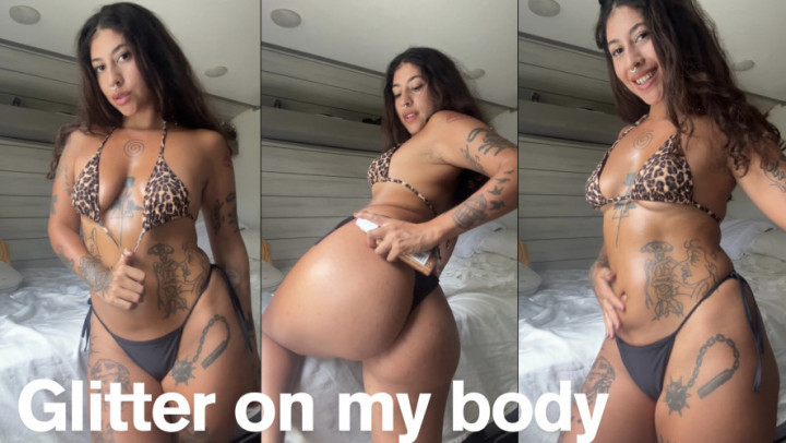 Fiouniverse:Glitter on my body