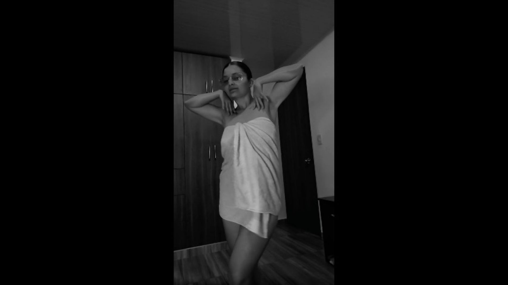 Coralinne_00:Sexy towel
