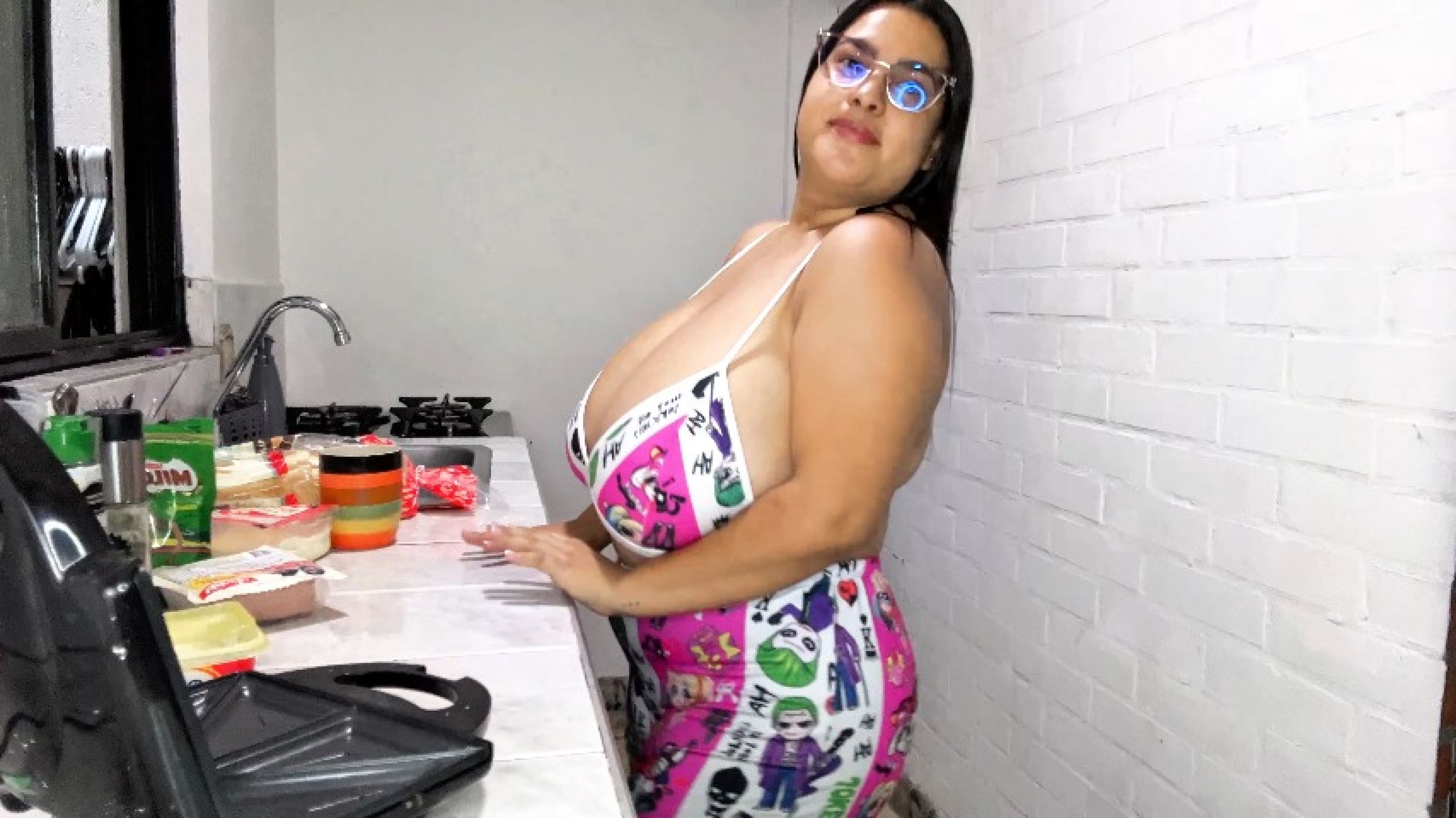 NathaliaCorrea:Making Delicious Breakfast - Nathalia Correa